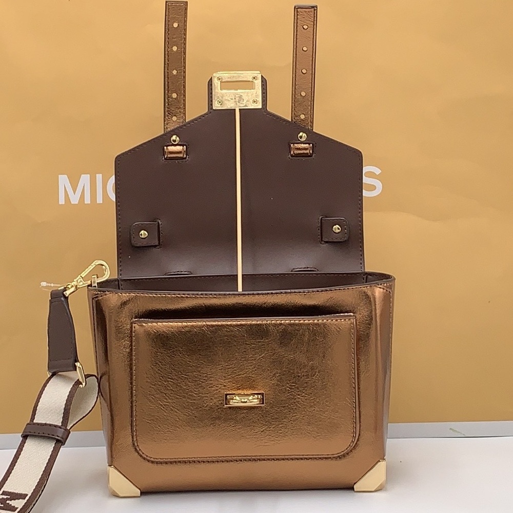 MICHAEL KORS
Manhattan Medium Top Hand School
Patent Satchel MOCHA COLOR - Picture 4 of 16